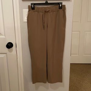 DISCONTINUED ON THE FLY PANT WOVEN CROP 23”